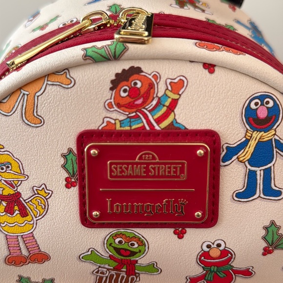 NEW Loungefly Christmas Sesame Street mini backpack LIMITED EDITION - Picture 4 of 5